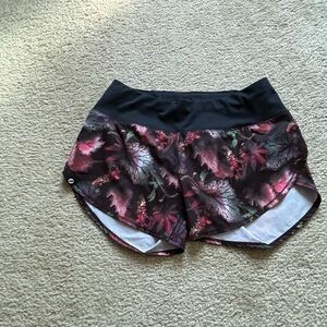 Oiselle Banana Splits Short in Fall Floral